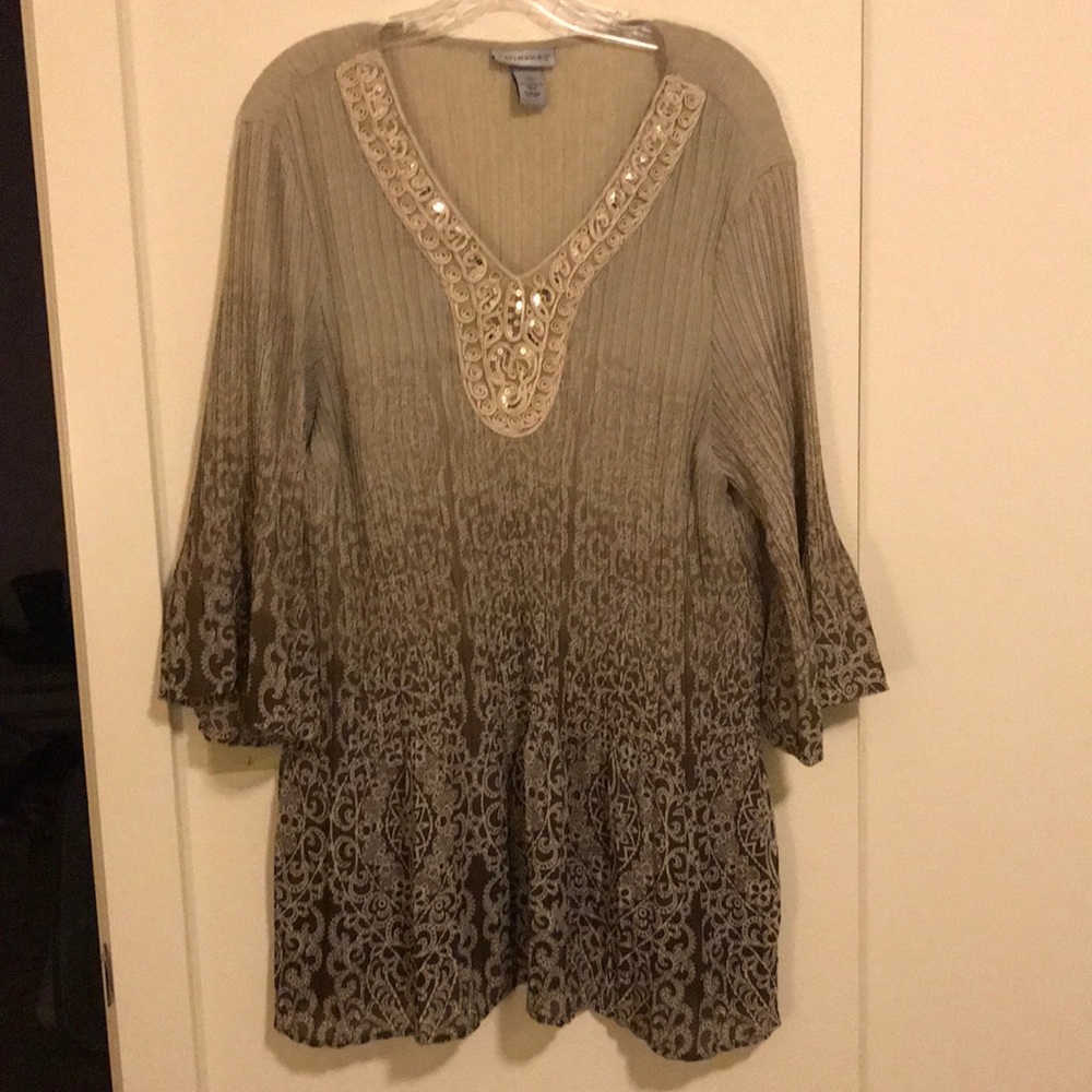 Beautiful top! By Catherine’s too 🤭 Sz 1x